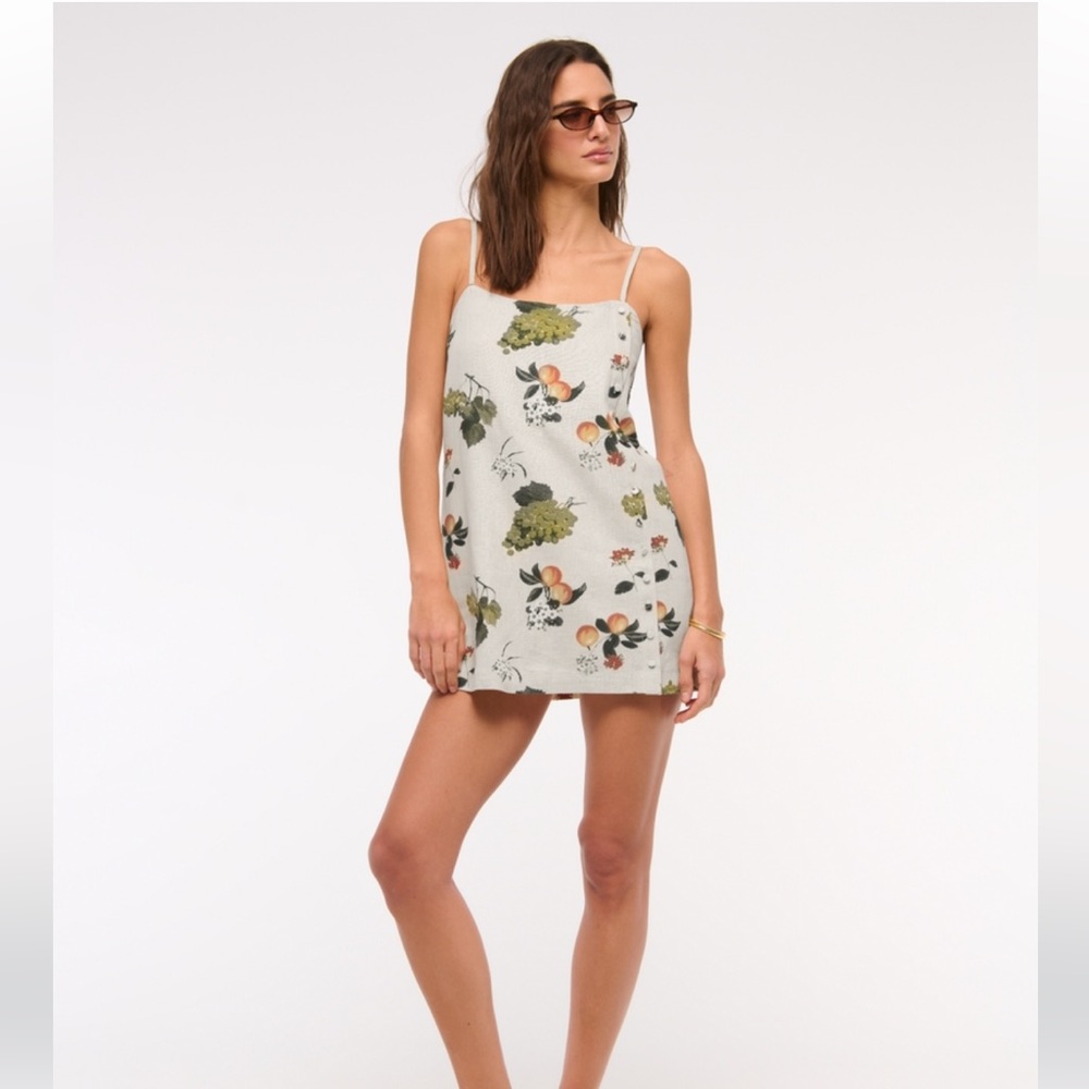 Abercrombie and Fitch Linen-Blend Button Skort